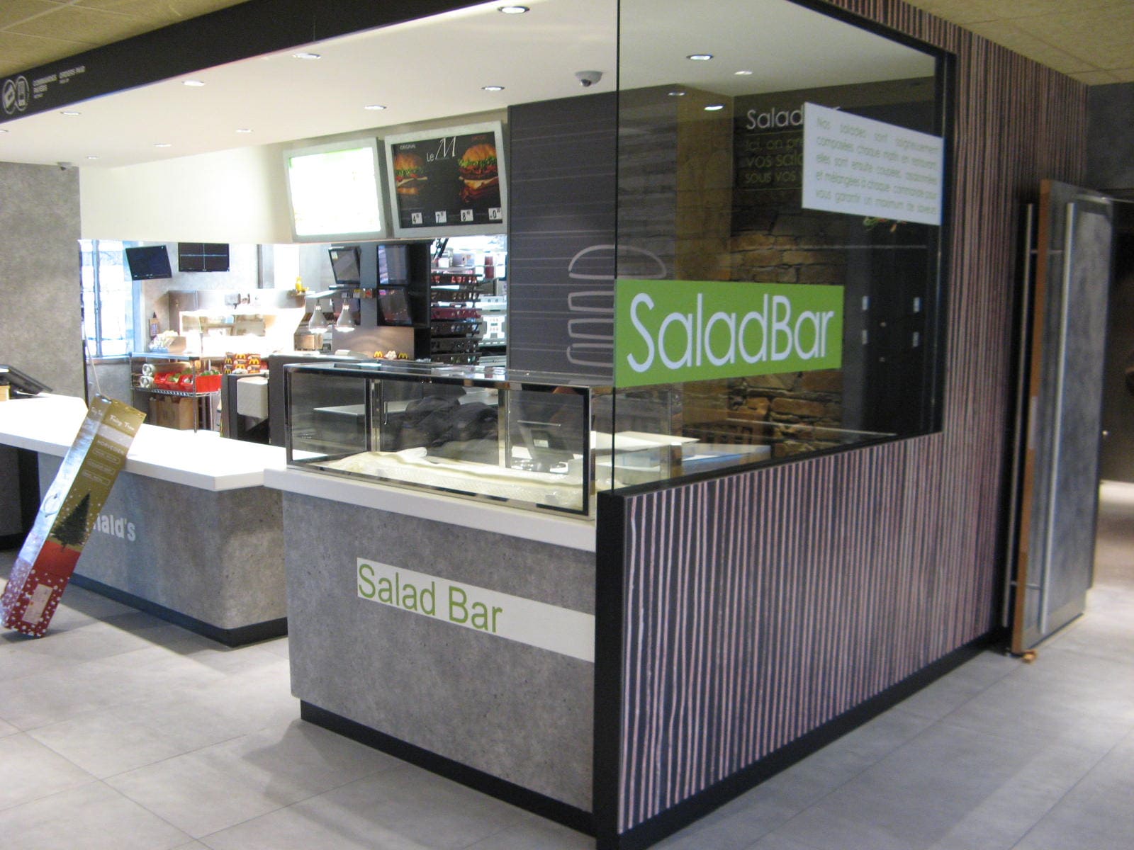 Comptoir SaladBar du McDonald's de Foix conçu par SAFRA Agencement